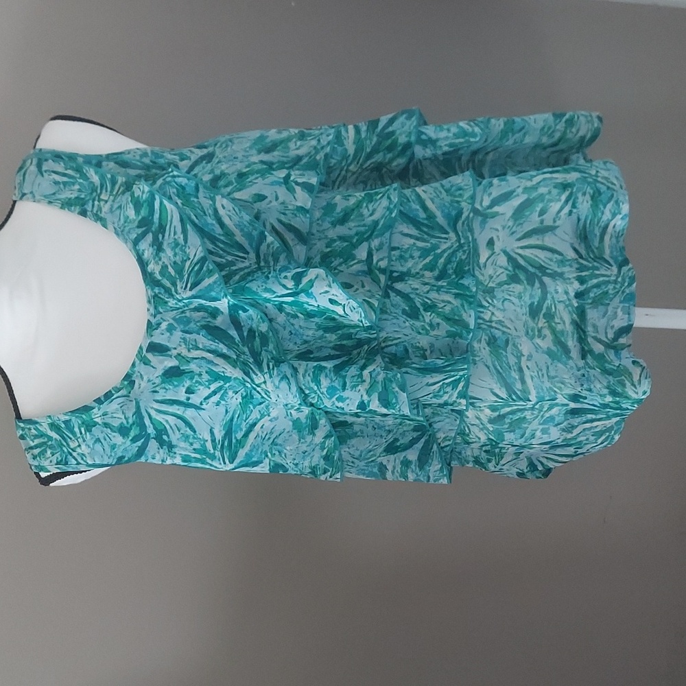 Sleeveless flowy blouse